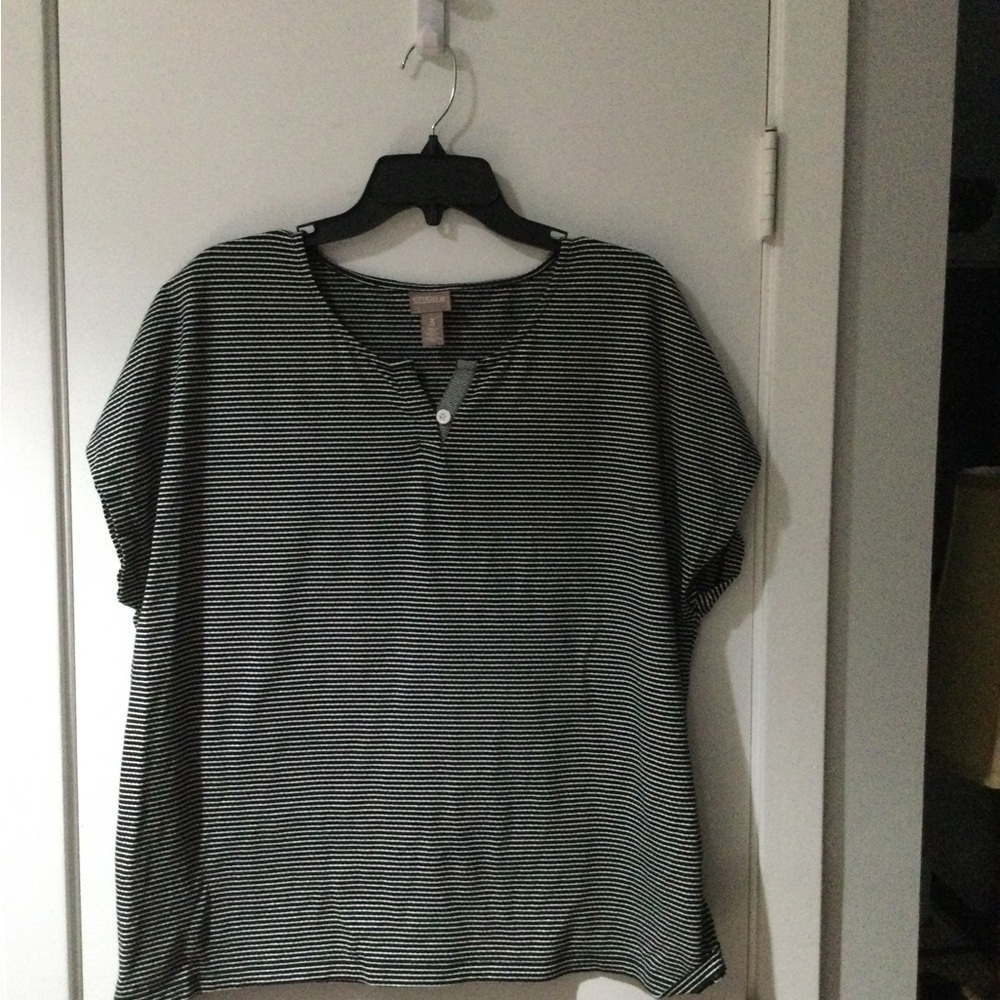 Striped Short Sleeve Henley Tee in Black and White